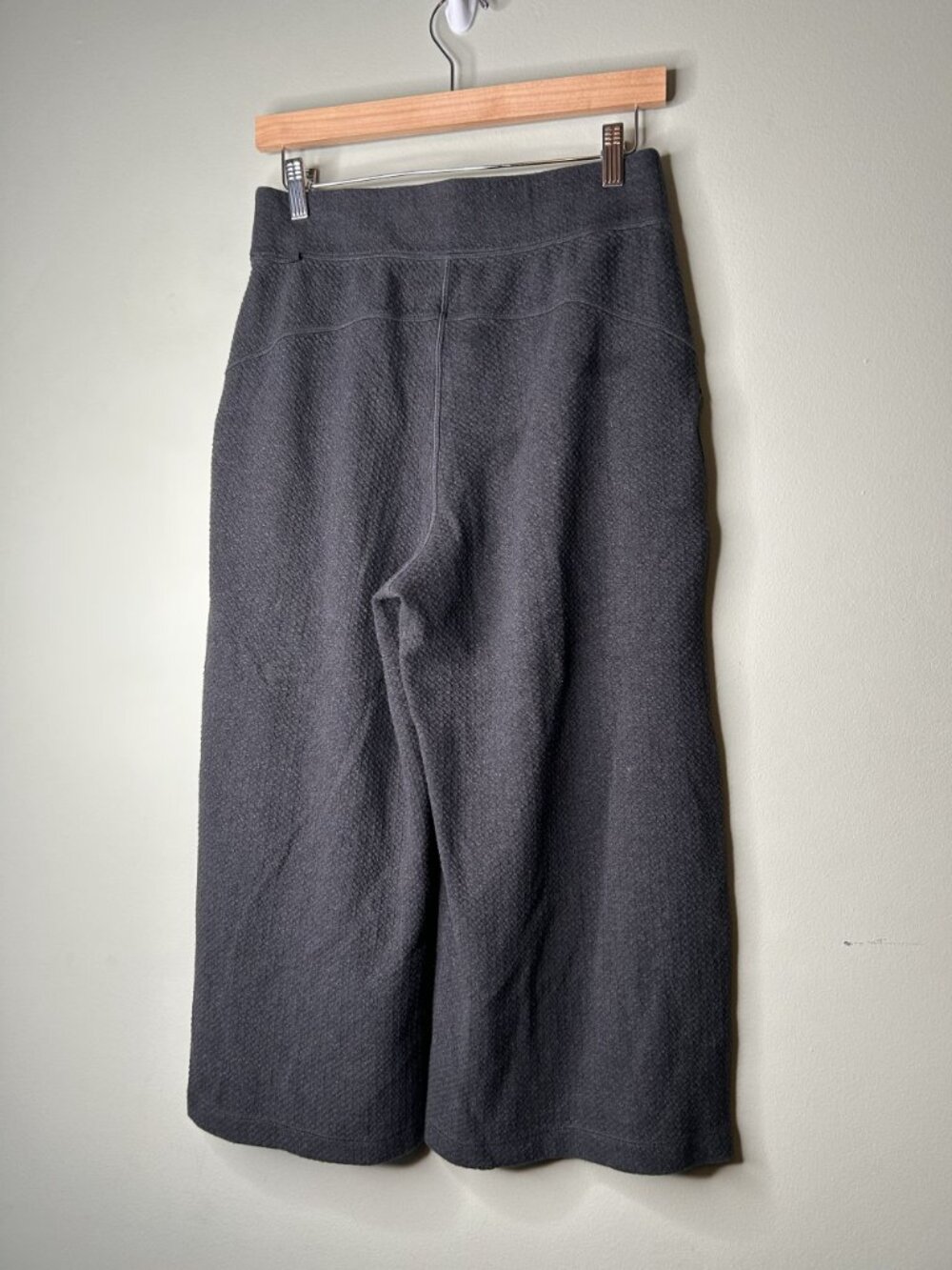 Lululemon Can You Feel The Pleat Dark Grey Cropped Pants Women's Size Medium M - Picture 4 of 4